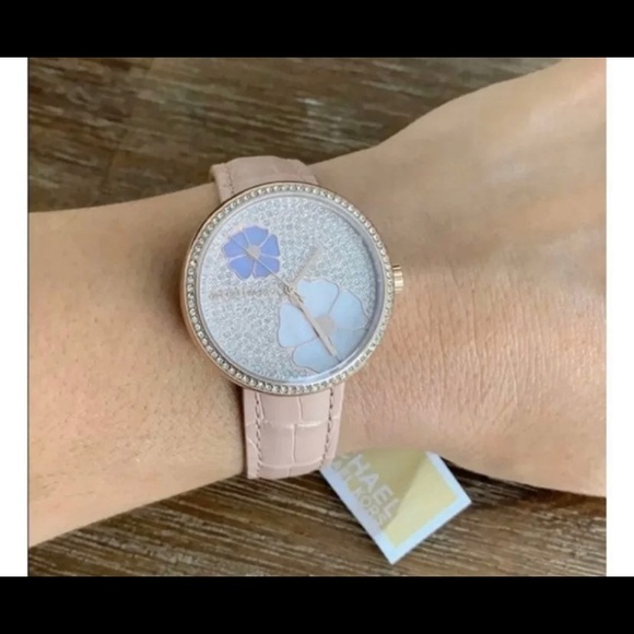 Michael Kors Pink Leather Watch - Picture 3 of 8